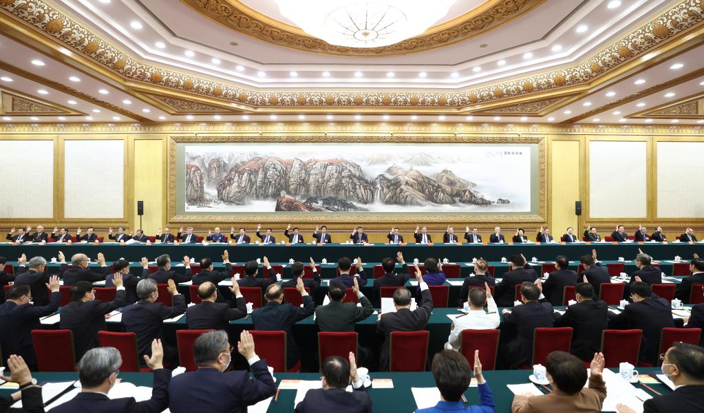 　　10月15日，中国共产党第二十次全国代表大会主席团在北京人民大会堂举行第一次会议。习近平同志出席会议并作重要讲话。