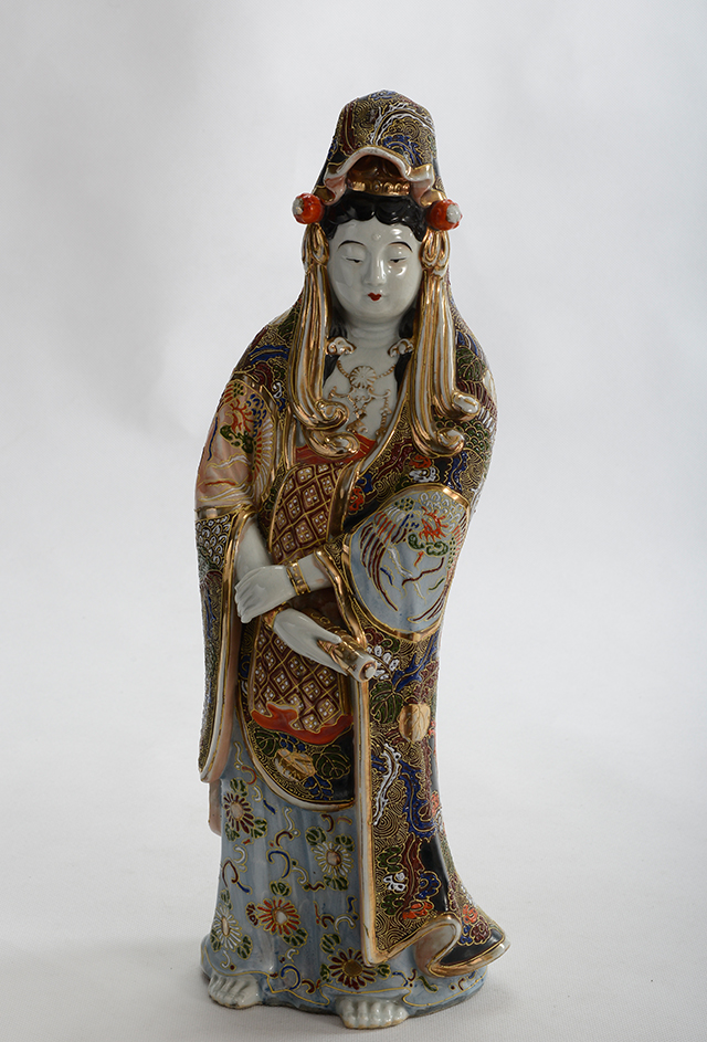 19世纪日本彩绘描金观音立像